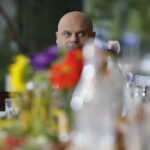 02.09.2017 Kielce. "Wesele" Stanisława Wyspiańskiego w ogrodach Radia Kielce. W spektaklu zagrali dziennikarze Radia Kielce i TVP 3 Kielce. Rafał Szymczyk / Jarosław Kubalski  /  Radio Kielce / "Wesele" Stanisława Wyspiańskiego w ogrodach Radia Kielce.