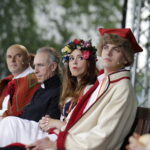 02.09.2017 Kielce. "Wesele" Stanisława Wyspiańskiego w ogrodach Radia Kielce. W spektaklu zagrali dziennikarze Radia Kielce i TVP 3 Kielce. Marek Wtorek, Marcin Przemirski, Monika Miller i Marcin Różyc / Jarosław Kubalski  /  Radio Kielce / "Wesele" Stanisława Wyspiańskiego w ogrodach Radia Kielce.