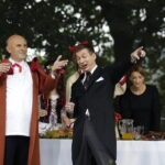 02.09.2017 Kielce. "Wesele" Stanisława Wyspiańskiego w ogrodach Radia Kielce. W spektaklu zagrali dziennikarze Radia Kielce i TVP 3 Kielce. Marek Wtorek i Stanisław Blinstrub / Jarosław Kubalski  /  Radio Kielce / "Wesele" Stanisława Wyspiańskiego w ogrodach Radia Kielce.