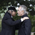 02.09.2017 Kielce. "Wesele" Stanisława Wyspiańskiego w ogrodach Radia Kielce. W spektaklu zagrali dziennikarze Radia Kielce i TVP 3 Kielce. 02.09.2017 Kielce. "Wesele" Stanisława Wyspiańskiego w ogrodach Radia Kielce. W spektaklu zagrali dziennikarze Radia Kielce i TVP 3 Kielce. Ryszard Koziej i Marcin Przemirski / Jarosław Kubalski  /  Radio Kielce / "Wesele" Stanisława Wyspiańskiego w ogrodach Radia Kielce.