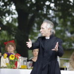 02.09.2017 Kielce. "Wesele" Stanisława Wyspiańskiego w ogrodach Radia Kielce. W spektaklu zagrali dziennikarze Radia Kielce i TVP 3 Kielce. Ryszard Koziej i Marcin Przemirski / Jarosław Kubalski  /  Radio Kielce / "Wesele" Stanisława Wyspiańskiego w ogrodach Radia Kielce.