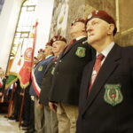 03.09.2017 Polichno. Uroczystości w hołdzie lotnikom - wychowankom i instruktorom szkoły szybowcowej w Polichnie poległym na frontach II wojny światowej. Emerytowani żołnierze  6 Dywizji Powietrznodesantowej. / Jarosław Kubalski  /  Radio Kielce / Polichno. Uroczystości w hołdzie poległym lotnikom