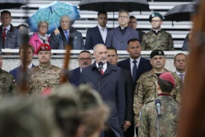 05.09.2017 Kielce. Międzynarodowy Salon Przemysłu Obronnego. Minister obrony Antoni Macierewicz podczas apelu klas mundurowych / Jarosław Kubalski / Radio Kielce / Kielce. Międzynarodowy Salon Przemysłu Obronnego.