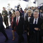 05.09.2017 Kielce. Międzynarodowy Salon Przemysłu Obronnego. Minister obrony Antoni Macierewicz, wojewoda Agata Wojtyszek i Prezes Targów Kielce Andrzej Mochoń / Jarosław Kubalski  /  Radio Kielce / Kielce. Międzynarodowy Salon Przemysłu Obronnego.