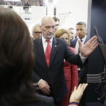 05.09.2017 Kielce. Międzynarodowy Salon Przemysłu Obronnego. Minister Antoni Macierewicz na stoisku Korei Południowej / Jarosław Kubalski  /  Radio Kielce / Kielce. Międzynarodowy Salon Przemysłu Obronnego.