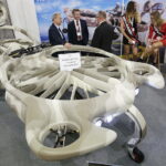 05.09.2017 Kielce. Międzynarodowy Salon Przemysłu Obronnego. MSPO. Hover bike / Jarosław Kubalski  /  Radio Kielce / Kielce. Międzynarodowy Salon Przemysłu Obronnego. MSPO