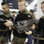 05.09.2017 Kielce. Międzynarodowy Salon Przemysłu Obronnego. MSPO. Modułowy System Broni Strzeleckiej "Grot" / Jarosław Kubalski  /  Radio Kielce / Kielce. Międzynarodowy Salon Przemysłu Obronnego. MSPO