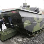 05.09.2017 Kielce. Międzynarodowy Salon Przemysłu Obronnego. MSPO. Transporter opancerzony Rheinmetall / Jarosław Kubalski  /  Radio Kielce / Kielce. Międzynarodowy Salon Przemysłu Obronnego. MSPO