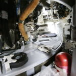 06.09.2017 Kielce. Międzynarodowy Salon Przemysłu Obronnego. MSPO. Czołg PT 91 Twardy. Droga ewakuacyjna od fotela kierowcy do miejsca działonowego / Jarosław Kubalski / Radio Kielce / Radio Kielce