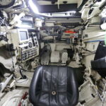 06.09.2017 Kielce. Międzynarodowy Salon Przemysłu Obronnego. MSPO. Czołg Leopard 2. Miejsce kierowcy / Jarosław Kubalski / Radio Kielce / Radio Kielce