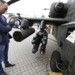 06.09.2017 Kielce. Międzynarodowy Salon Przemysłu Obronnego. MSPO.  Helikopter Apache / Jarosław Kubalski / Radio Kielce