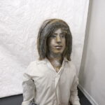 07.09.2017 Kielce. Teatr im. Stefana Żeromskiego. Przedmioty, które będą wystawione na sprzedaż podczas kiermaszu. Rekwizyty sceniczne / Jarosław Kubalski / Radio Kielce