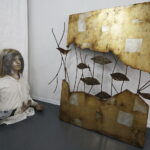 07.09.2017 Kielce. Teatr im. Stefana Żeromskiego. Przedmioty, które będą wystawione na sprzedaż podczas kiermaszu. Rekwizyty sceniczne / Jarosław Kubalski / Radio Kielce