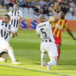 09.09.2017 Kielce. Piłka nożna. Ekstraklasa. Mecz Korona Kielce - Sandecja Nowy Sącz. Elia Soriano strzela gola dla Korony / Jarosław Kubalski / Radio Kielce