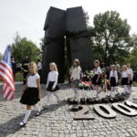 11.09.2017 Kielce. Uroczystości pod pomnikiem "Homo Homini" w 16. rocznicę ataków terrorystycznych na  wieże World Trade Center. / Jarosław Kubalski / Radio Kielce