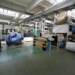 14.09.2017 Kielce. Fabryka DS Smith. Produkcja opakowań / Jarosław Kubalski / Radio Kielce