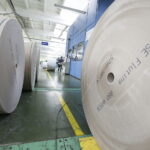 14.09.2017 Kielce. Fabryka DS Smith. Produkcja opakowań / Jarosław Kubalski / Radio Kielce