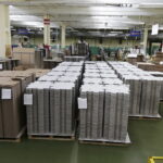 14.09.2017 Kielce. Fabryka DS Smith. Produkcja opakowań / Jarosław Kubalski / Radio Kielce