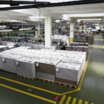 14.09.2017 Kielce. Fabryka DS Smith. Produkcja opakowań / Jarosław Kubalski / Radio Kielce