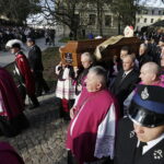 18.09.2017 Kielce. Biskup Kazimierz Ryczan nie żyje. Pierwszy dzień uroczystości pogrzebowych. Kondukt  do Bazyliki Katedralnej / Jarosław Kubalski / Radio Kielce