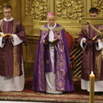 18.09.2017 Kielce. Biskup Kazimierz Ryczan nie żyje. Pierwszy dzień uroczystości pogrzebowych. Nieszporom przewodniczył biskup Marian Florczyk / Jarosław Kubalski / Radio Kielce