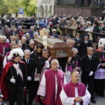 18.09.2017 Kielce. Biskup Kazimierz Ryczan nie żyje. Pierwszy dzień uroczystości pogrzebowych. Kondukt  do Bazyliki Katedralnej / Jarosław Kubalski / Radio Kielce