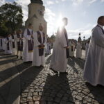 18.09.2017 Kielce. Biskup Kazimierz Ryczan nie żyje. Pierwszy dzień uroczystości pogrzebowych. Kondukt  do Bazyliki Katedralnej / Jarosław Kubalski / Radio Kielce