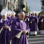 18.09.2017 Kielce. Biskup Kazimierz Ryczan nie żyje. Pierwszy dzień uroczystości pogrzebowych. Kondukt  do Bazyliki Katedralnej / Jarosław Kubalski / Radio Kielce