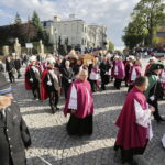 18.09.2017 Kielce. Biskup Kazimierz Ryczan nie żyje. Pierwszy dzień uroczystości pogrzebowych. Kondukt  do Bazyliki Katedralnej / Jarosław Kubalski / Radio Kielce