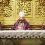 18.09.2017 Kielce. Biskup Kazimierz Ryczan nie żyje. Pierwszy dzień uroczystości pogrzebowych w Bazylice Katedralnej. Mszy przewodniczył kardynał Stanisław Dziwisz / Jarosław Kubalski / Radio Kielce