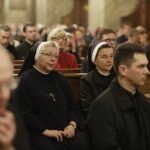 18.09.2017 Kielce. Biskup Kazimierz Ryczan nie żyje. Pierwszy dzień uroczystości pogrzebowych w Bazylice Katedralnej. Czuwanie modlitewne / Jarosław Kubalski / Radio Kielce