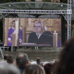 19.09.2017 Kielce. Uroczystości pogrzebowe biskupa Kazimierza Ryczana. Wierni na Placu Jana Pawła II / Jarosław Kubalski / Radio Kielce