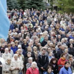 19.09.2017 Kielce. Uroczystości pogrzebowe biskupa Kazimierza Ryczana. Wierni na Placu Jana Pawła II / Jarosław Kubalski / Radio Kielce