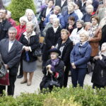 19.09.2017 Kielce. Uroczystości pogrzebowe biskupa Kazimierza Ryczana. Wierni na Placu Jana Pawła II / Jarosław Kubalski / Radio Kielce