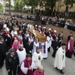 19.09.2017 Kielce. Uroczystości pogrzebowe biskupa Kazimierza Ryczana. Kondukt żałobny od kościoła Trójcy Świętej do Bazyliki Katedralnej / Jarosław Kubalski / Radio Kielce