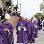 19.09.2017 Kielce. Uroczystości pogrzebowe biskupa Kazimierza Ryczana. Kondukt żałobny od kościoła Trójcy Świętej do Bazyliki Katedralnej / Jarosław Kubalski / Radio Kielce