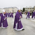 19.09.2017 Kielce. Uroczystości pogrzebowe biskupa Kazimierza Ryczana. Kondukt żałobny od kościoła Trójcy Świętej do Bazyliki Katedralnej / Jarosław Kubalski / Radio Kielce