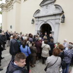 19.09.2017 Kielce. Uroczystości pogrzebowe biskupa Kazimierza Ryczana. Kondukt żałobny od kościoła Trójcy Świętej do Bazyliki Katedralnej / Jarosław Kubalski / Radio Kielce
