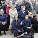 19.09.2017 Kielce. Uroczystości pogrzebowe biskupa Kazimierza Ryczana. Wierni na Placu Jana Pawła II / Jarosław Kubalski / Radio Kielce