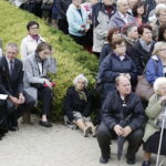 19.09.2017 Kielce. Uroczystości pogrzebowe biskupa Kazimierza Ryczana. Wierni na Placu Jana Pawła II / Jarosław Kubalski / Radio Kielce