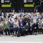 19.09.2017 Kielce. Uroczystości pogrzebowe biskupa Kazimierza Ryczana. Wierni na Placu Jana Pawła II / Jarosław Kubalski / Radio Kielce