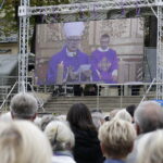 19.09.2017 Kielce. Uroczystości pogrzebowe biskupa Kazimierza Ryczana. Wierni na Placu Jana Pawła II / Jarosław Kubalski / Radio Kielce