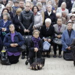 19.09.2017 Kielce. Uroczystości pogrzebowe biskupa Kazimierza Ryczana. Wierni na Placu Jana Pawła II / Jarosław Kubalski / Radio Kielce