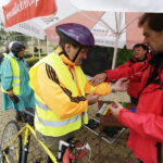 23.09.2017 Kielce. Pielgrzymka rowerowa na  Święty Krzyż wyrusza z Placu Jana Pawła II / Jarosław Kubalski / Radio Kielce