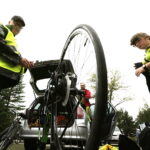 23.09.2017 Kielce. Pielgrzymka rowerowa na  Święty Krzyż wyrusza z Placu Jana Pawła II / Jarosław Kubalski / Radio Kielce