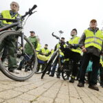 23.09.2017 Kielce. Pielgrzymka rowerowa na  Święty Krzyż wyrusza z Placu Jana Pawła II / Jarosław Kubalski / Radio Kielce