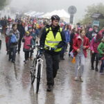 23.09.2017 Święty Krzyż. XVIII Świętokrzyski Rajd Pielgrzymkowy dotarł pod klasztor, gdzie na błoniach odprawiona została msza święta / Jarosław Kubalski / Radio Kielce