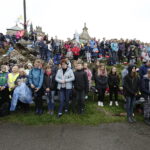 23.09.2017 Święty Krzyż. XVIII Świętokrzyski Rajd Pielgrzymkowy dotarł pod klasztor, gdzie na błoniach odprawiona została msza święta / Jarosław Kubalski / Radio Kielce