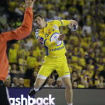Kielce. Mecz 2. kolejki Ligi Mistrzów PGE Vive - THW Kiel. Darko Djukić / Jarosław Kubalski / Radio Kielce