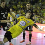 Kielce. Mecz 2. kolejki Ligi Mistrzów PGE Vive - THW Kiel. Julen Aginagalde / Jarosław Kubalski / Radio Kielce